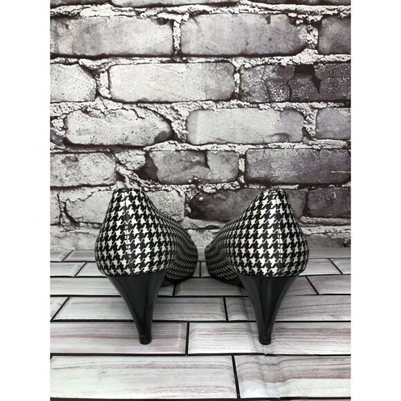 Vintage 80's BRUNO MAGLI Black White Pattern Cap Toe Heels Women Sz 6B US/36.5EU - Picture 7 of 16